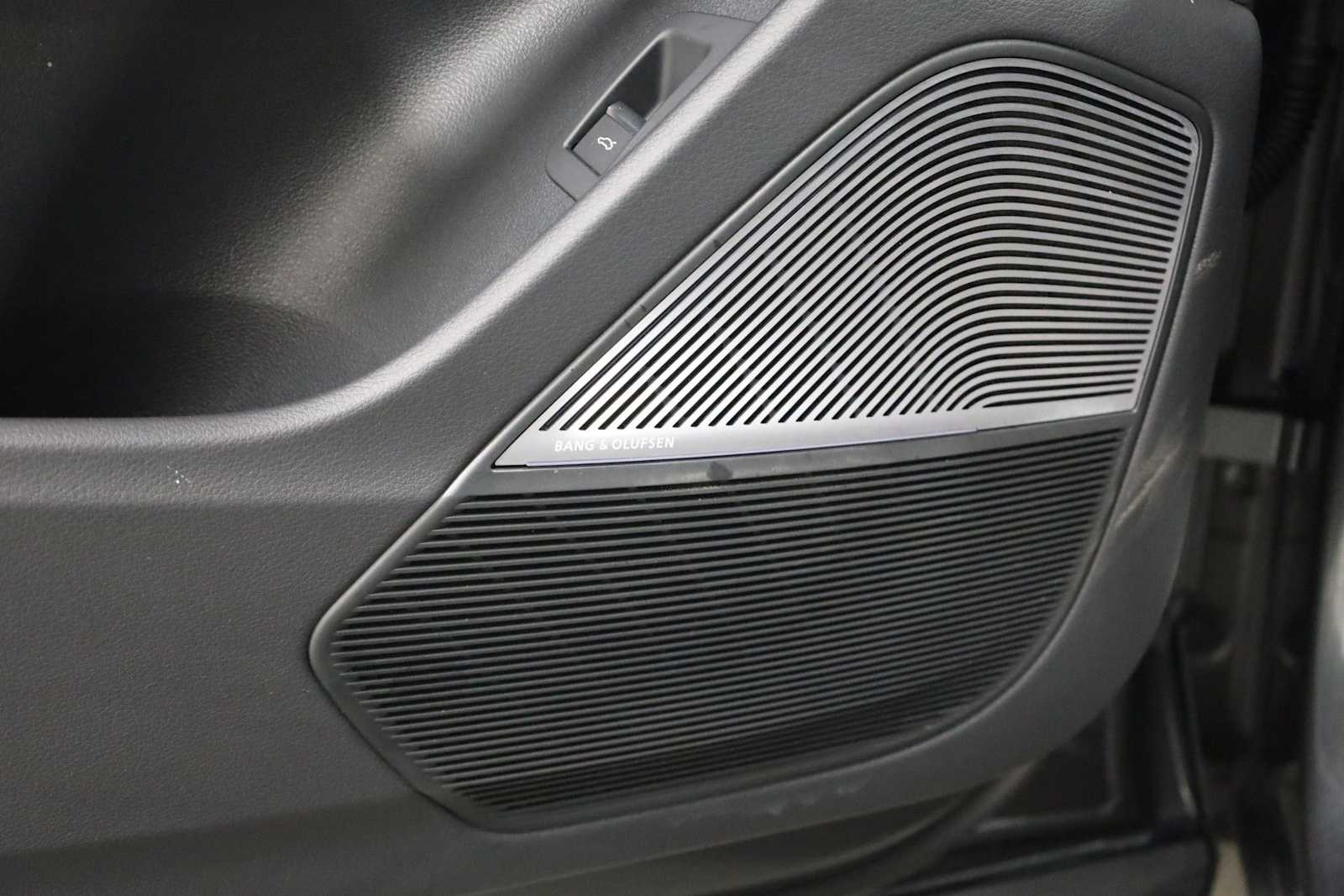 Thumbnail: 2026 Audi RS Q8 - 16