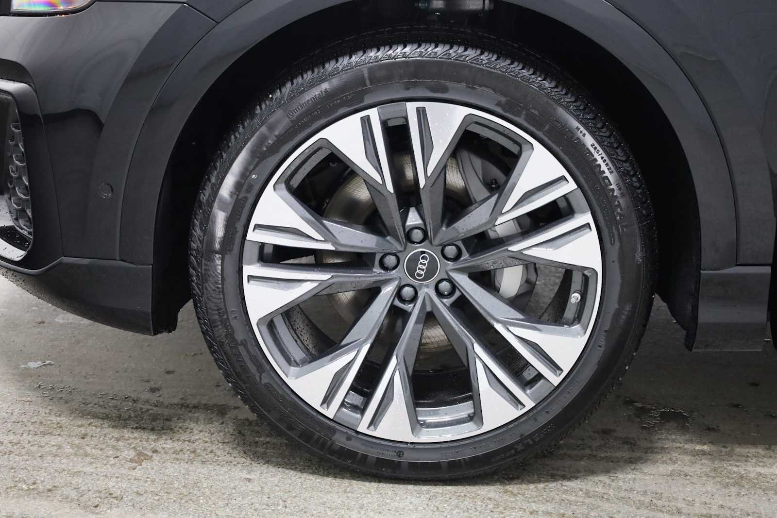 Thumbnail: 2026 Audi Q8 - 37