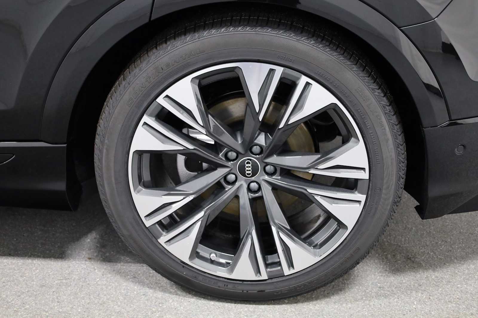 Thumbnail: 2026 Audi Q8 - 37