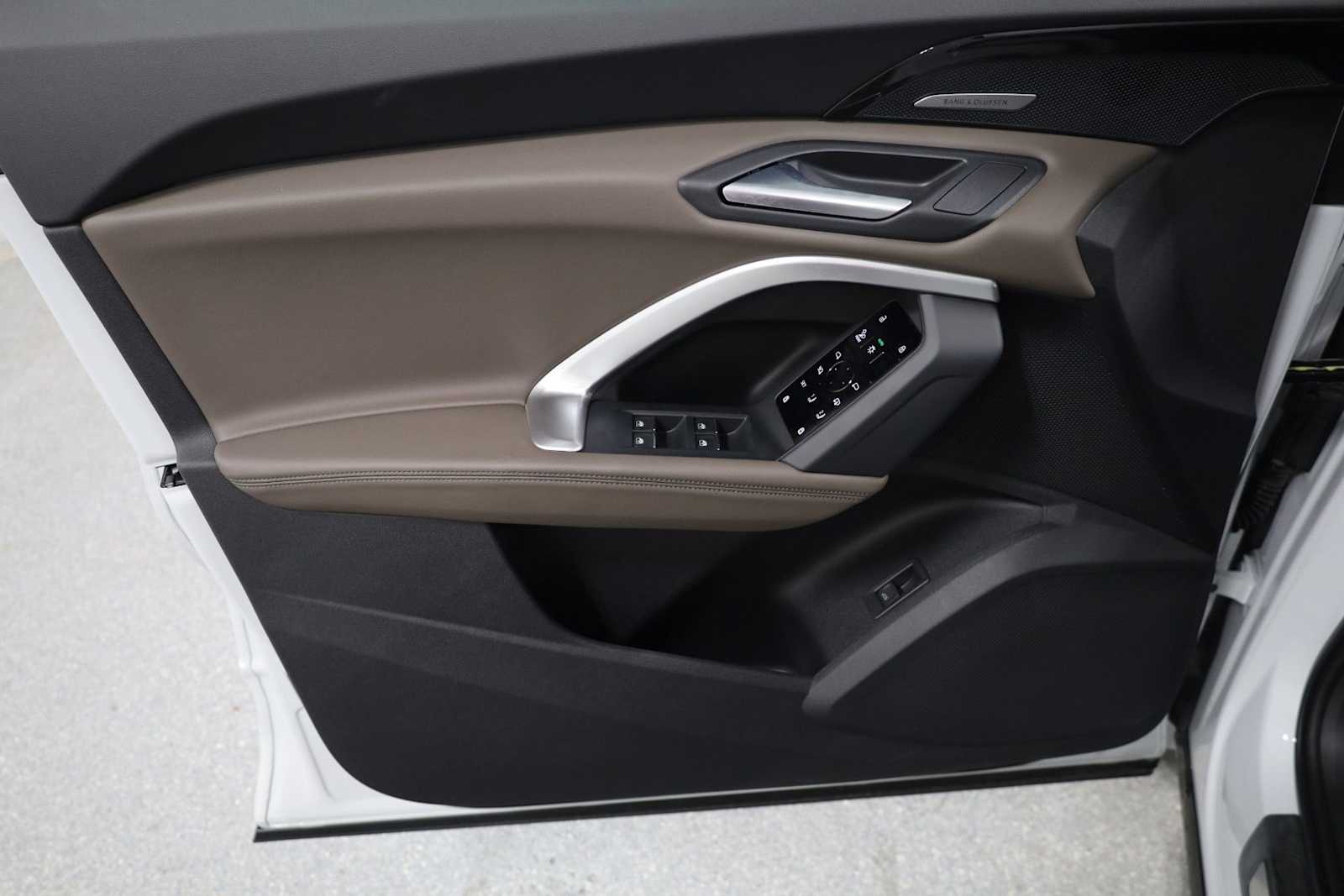 Thumbnail: 2025 Audi Q5 - 16