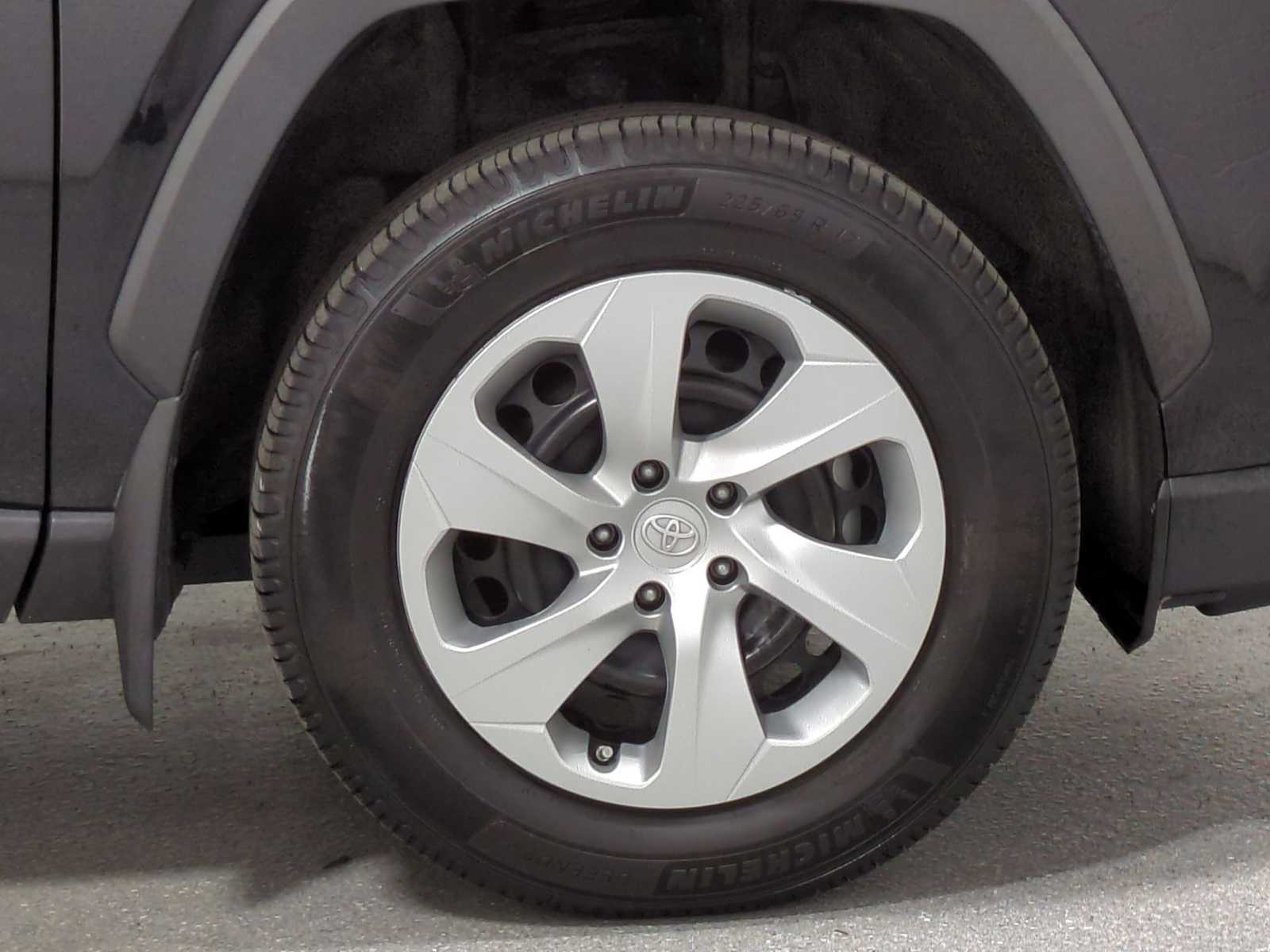 Thumbnail: 2022 Toyota RAV4 - 12