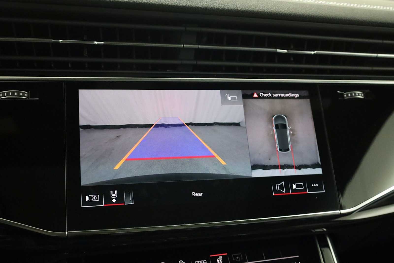 Thumbnail: 2026 Audi Q8 - 32