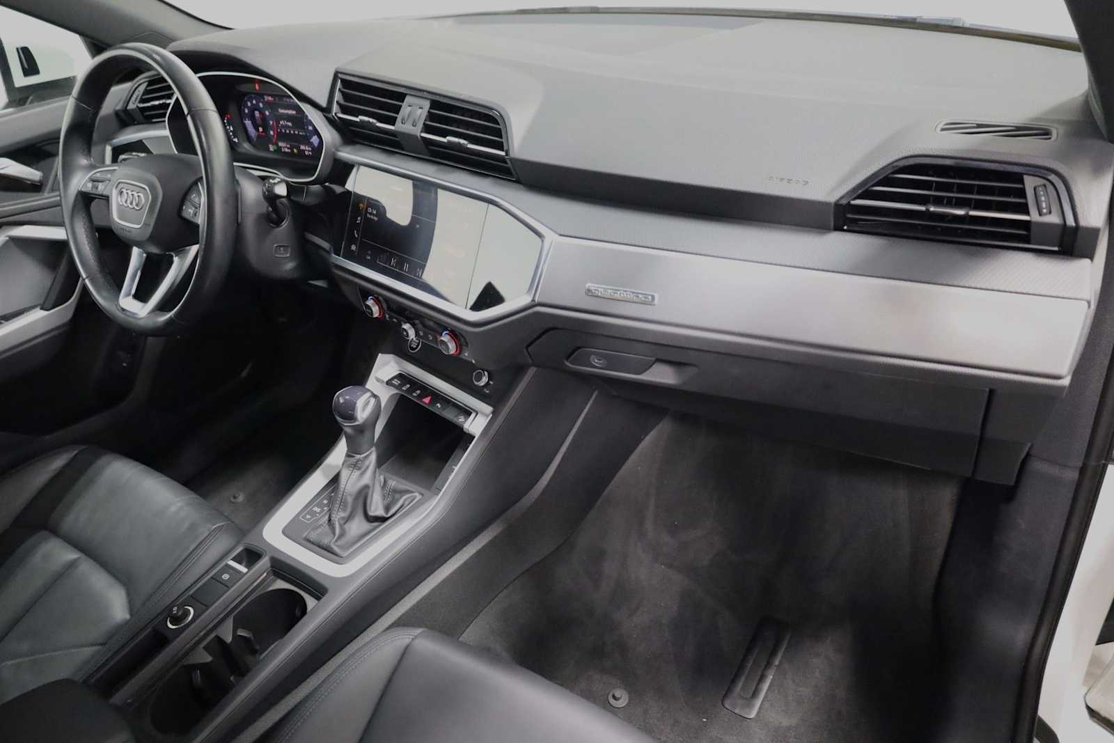 Thumbnail: 2023 Audi Q3 - 6