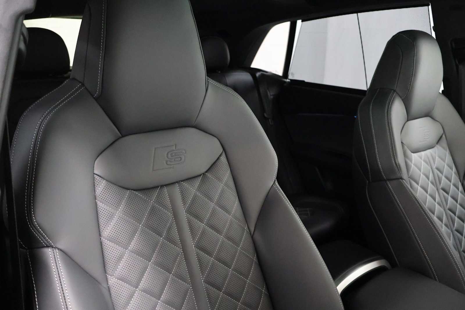 Thumbnail: 2026 Audi SQ8 - 21