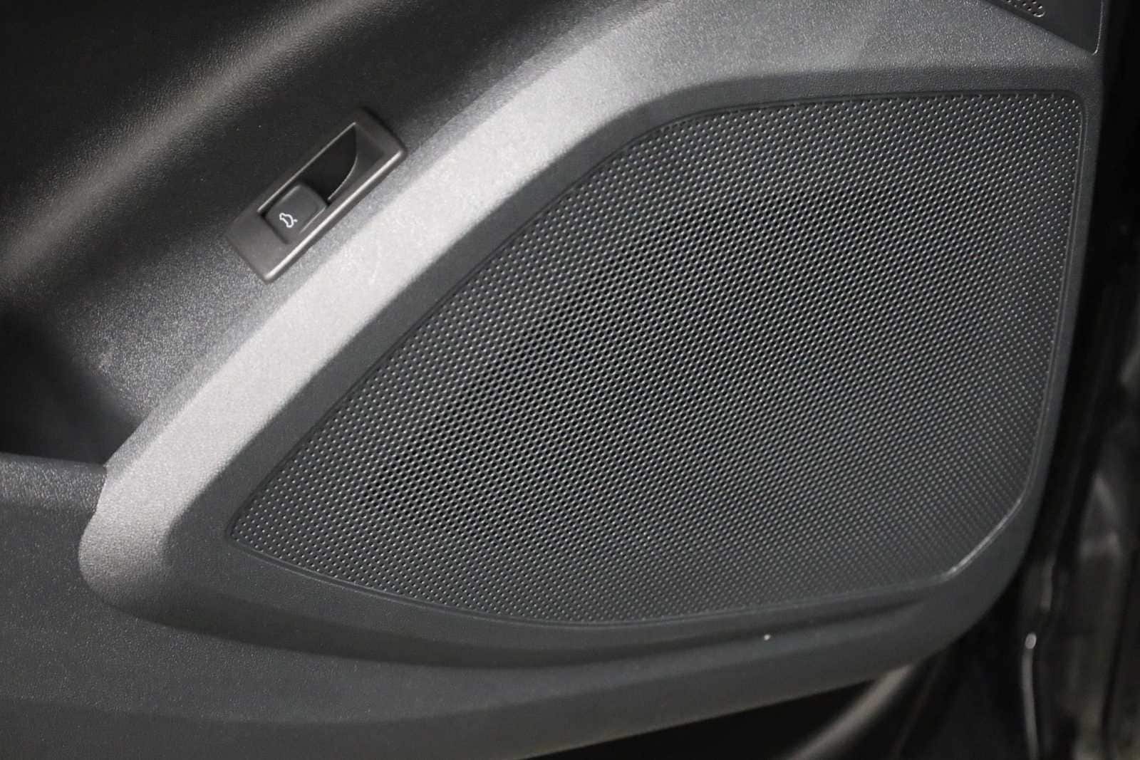 Thumbnail: 2025 Audi Q5 - 17