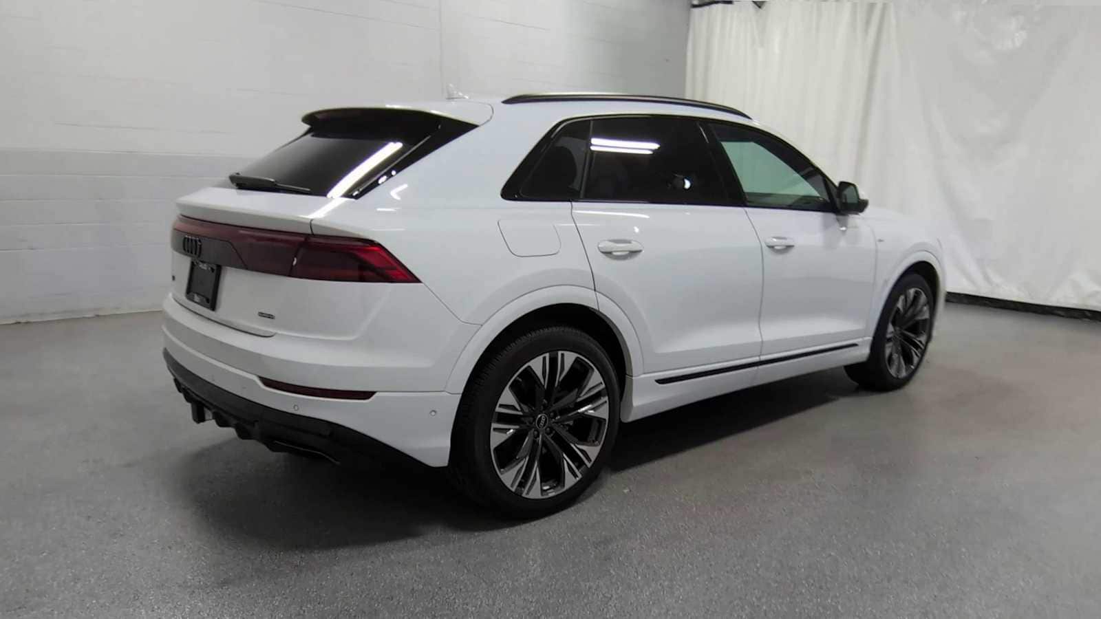 Thumbnail: 2026 Audi Q8 - 7