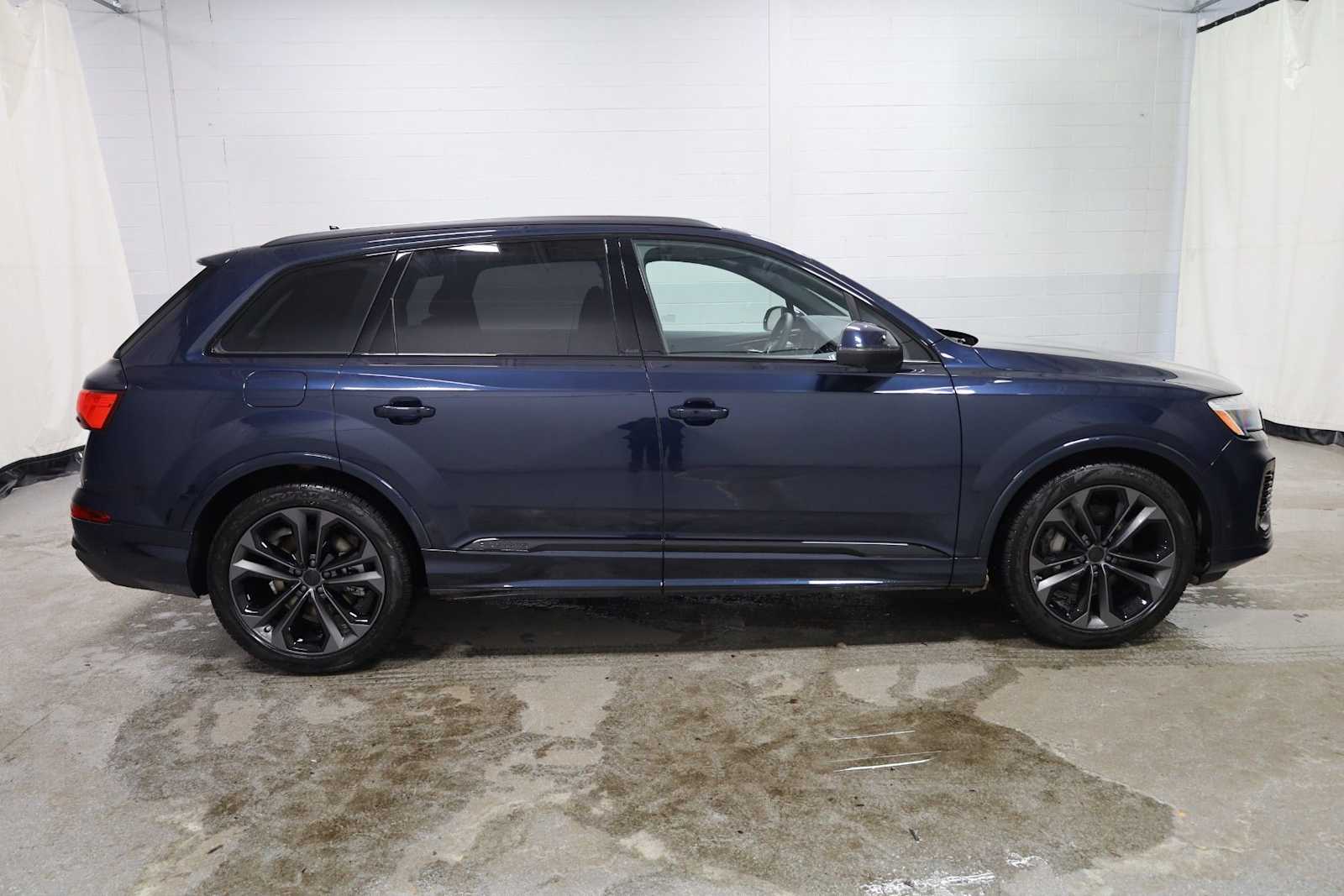 Thumbnail: 2026 Audi Q7 - 10