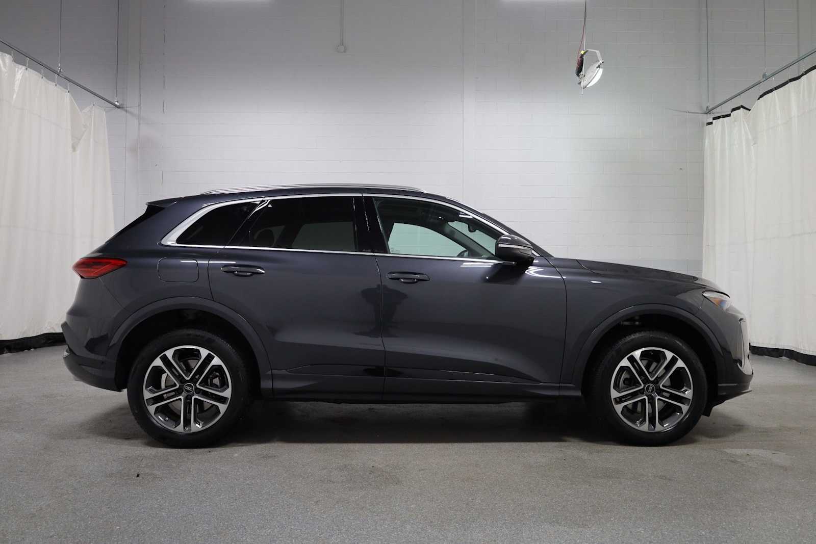 Thumbnail: 2025 Audi Q5 - 10