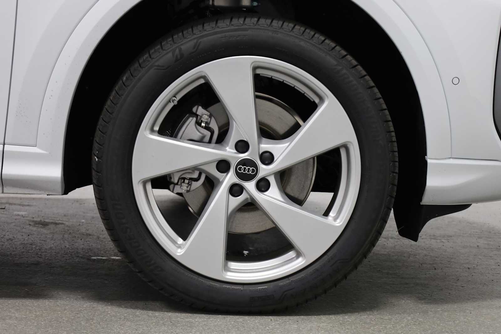 Thumbnail: 2025 Audi Q5 - 12