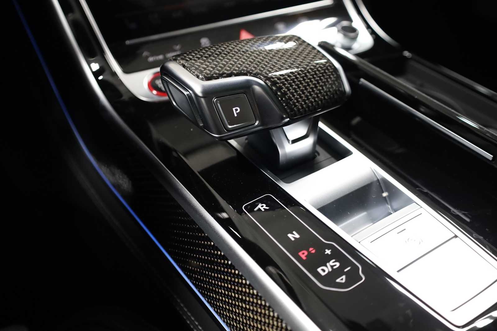Thumbnail: 2025 Audi S8 - 28