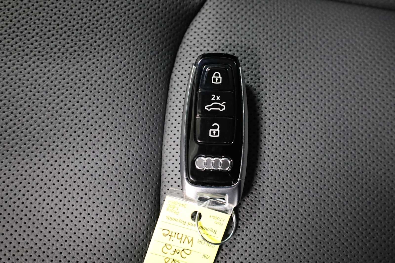 Thumbnail: 2026 Audi Q8 - 40