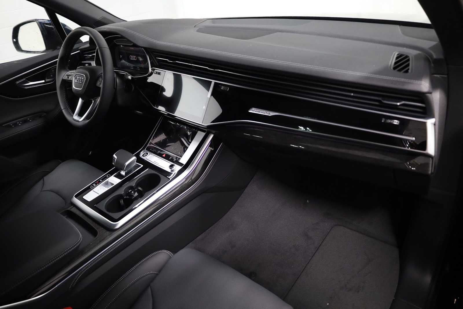 Thumbnail: 2026 Audi Q7 - 6