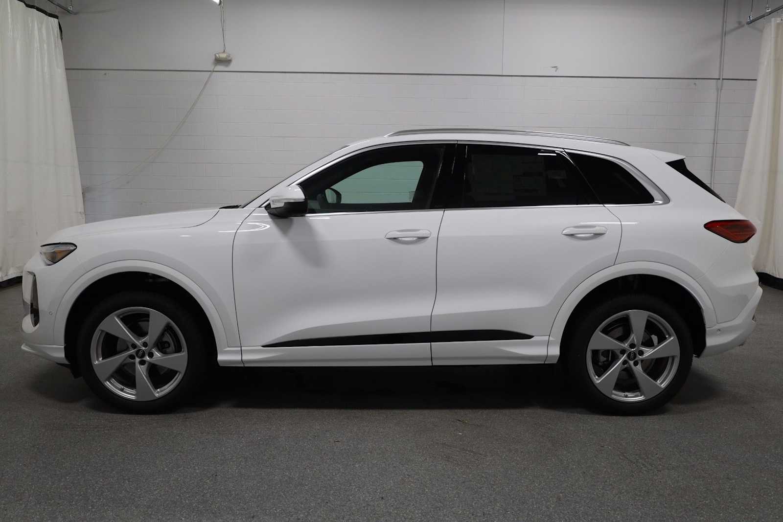 Thumbnail: 2025 Audi Q5 - 2