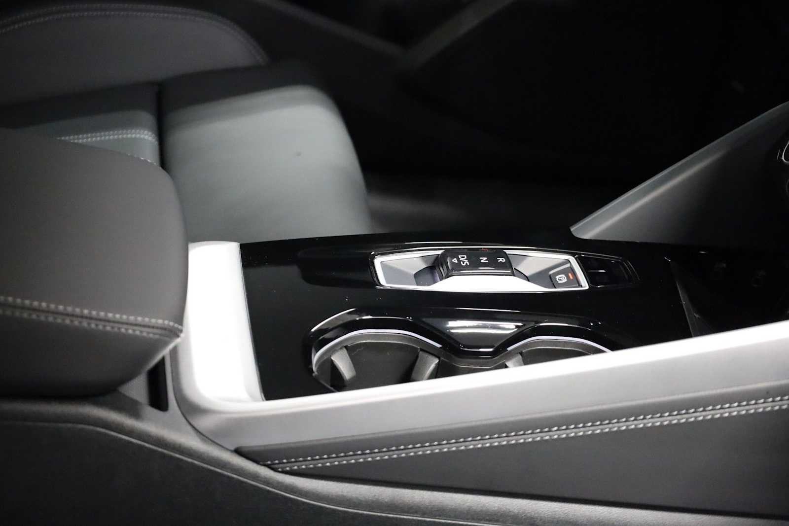 Thumbnail: 2025 Audi Q5 - 20