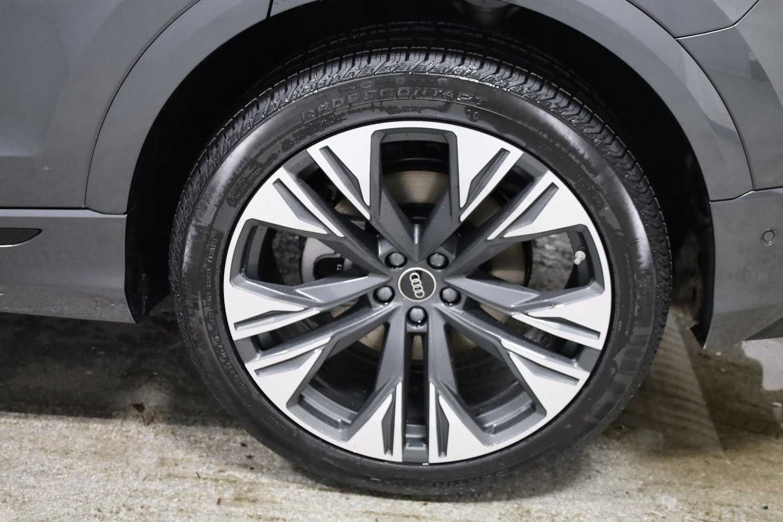 Thumbnail: 2026 Audi Q8 - 36