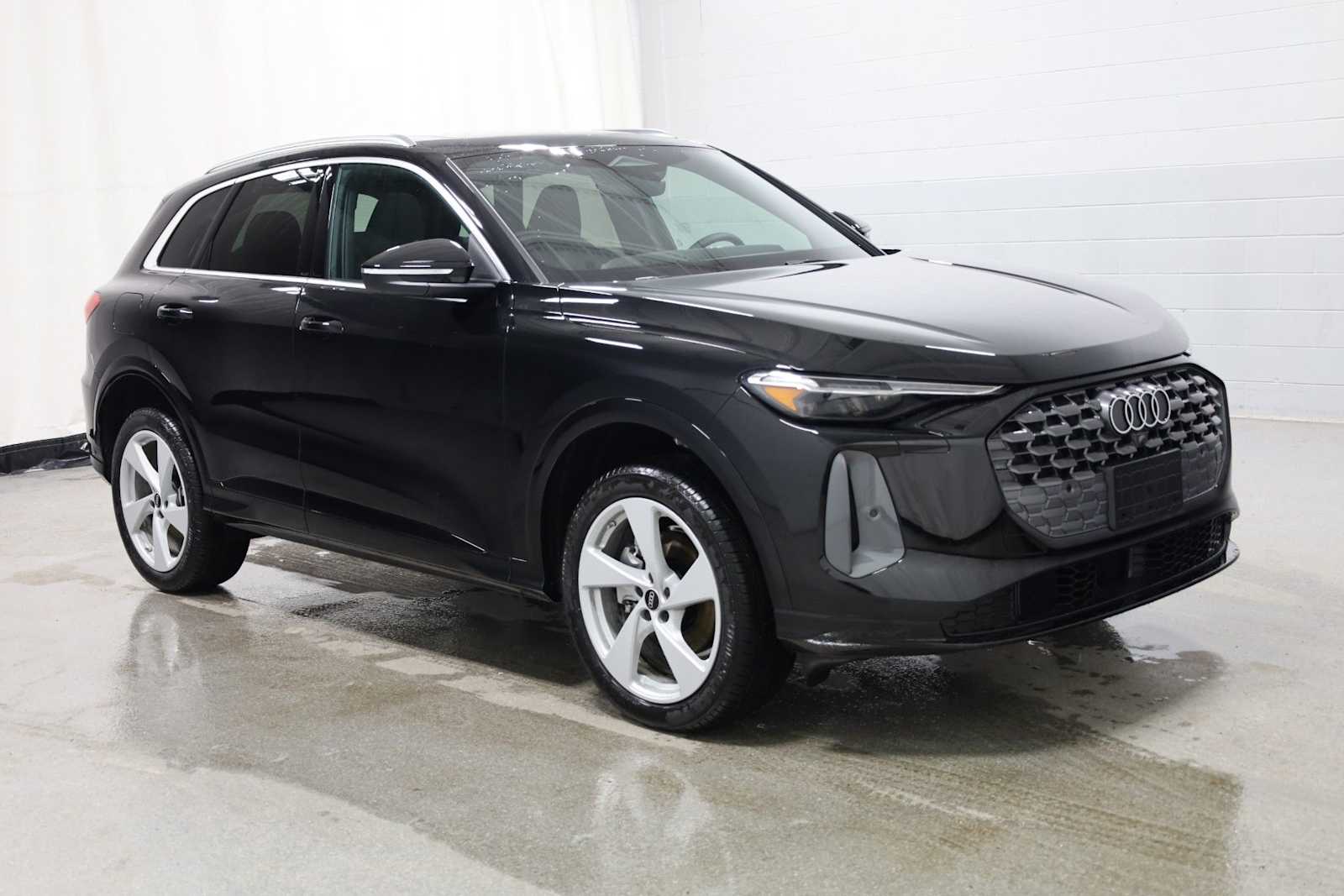 Thumbnail: 2025 Audi Q5 - 13