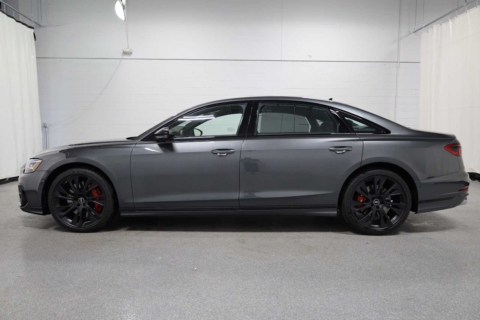 Thumbnail: 2025 Audi S8 - 2