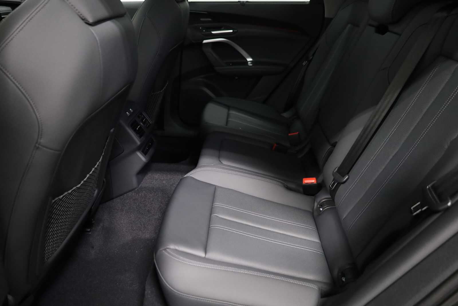 Thumbnail: 2025 Audi Q5 - 33