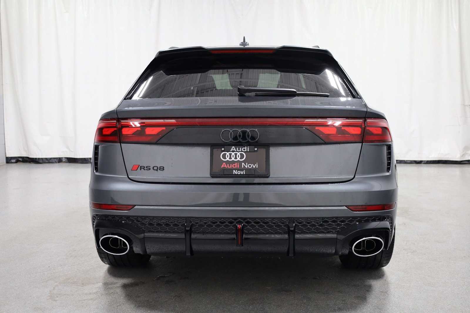 Thumbnail: 2026 Audi RS Q8 - 7