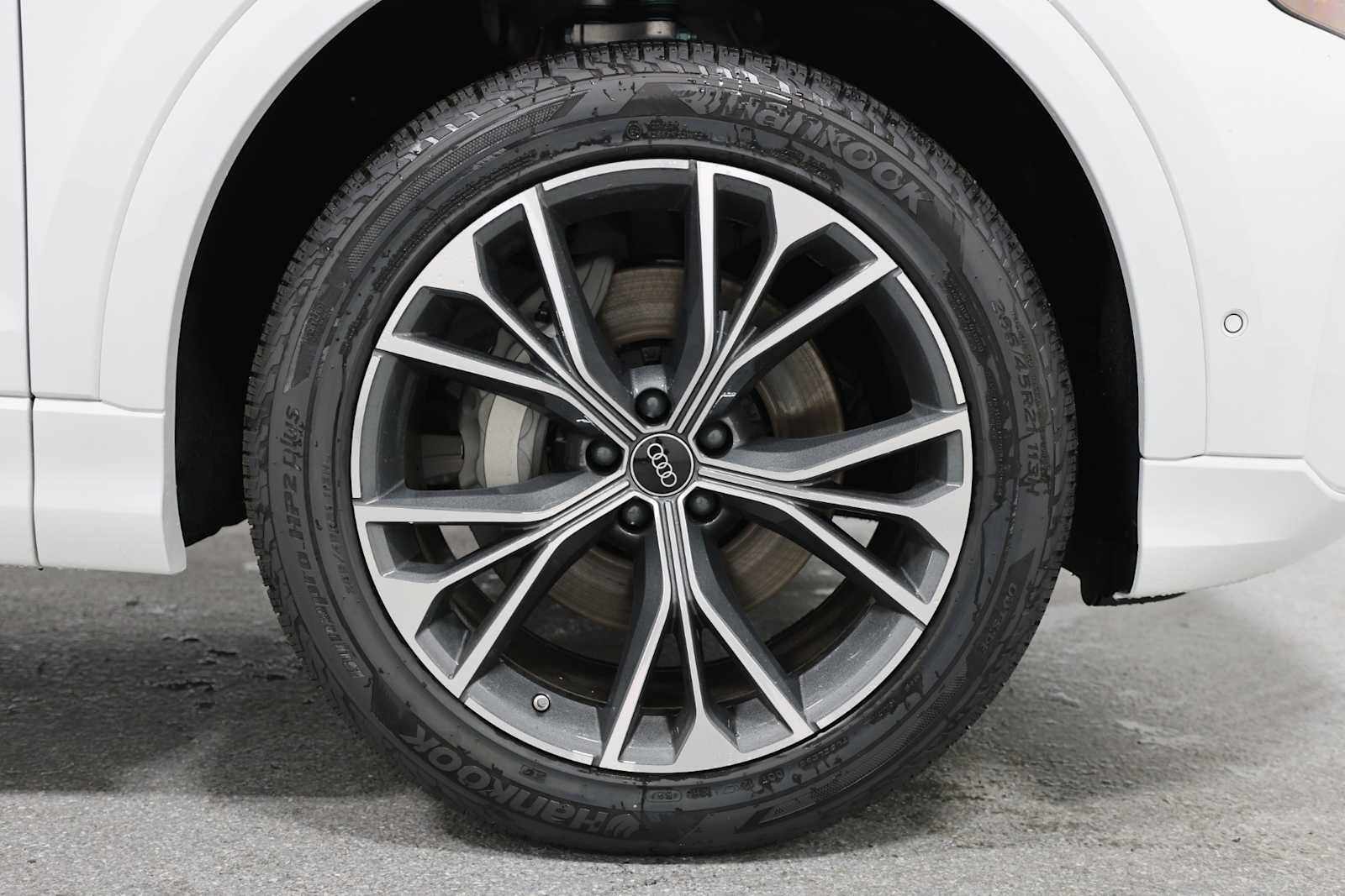 Thumbnail: 2025 Audi Q8 - 12