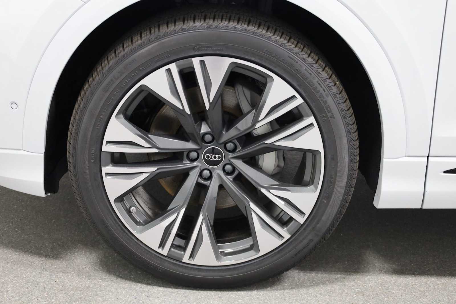 Thumbnail: 2026 Audi Q8 - 37