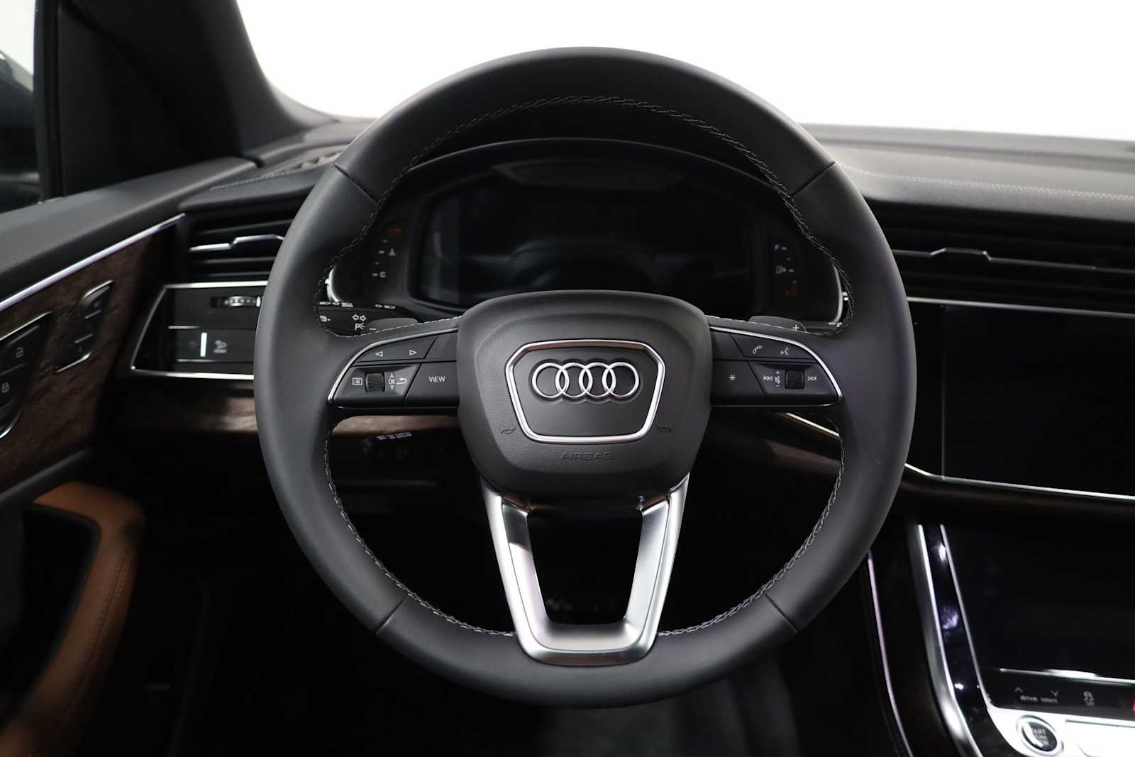 Thumbnail: 2026 Audi Q8 - 23