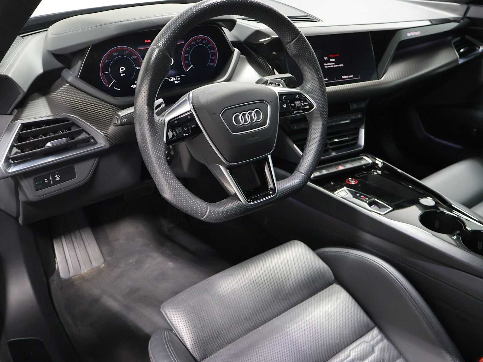 Thumbnail: 2023 Audi e-tron GT - 4