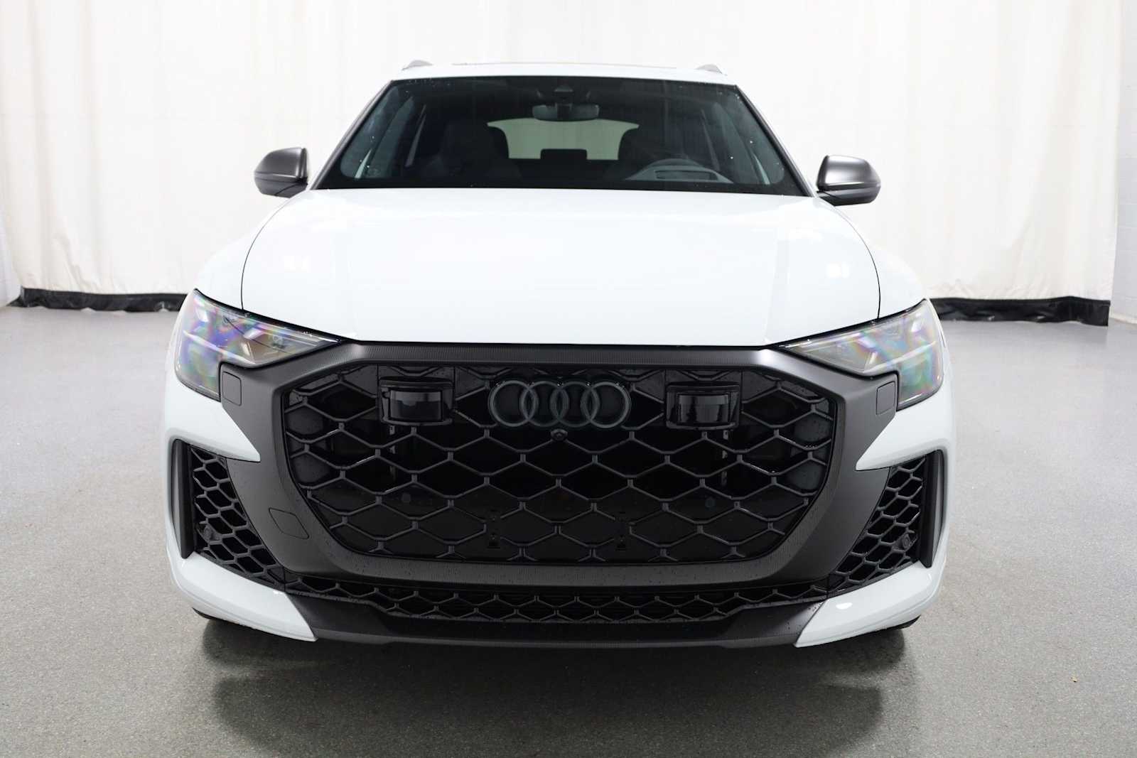 Thumbnail: 2026 Audi RS Q8 - 14