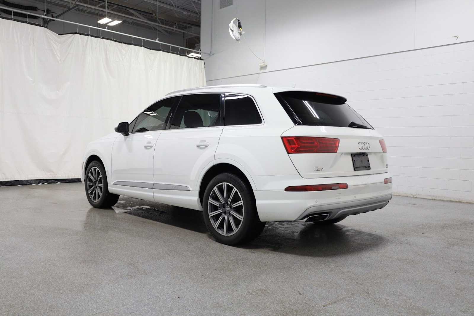 Thumbnail: 2017 Audi Q7 - 3