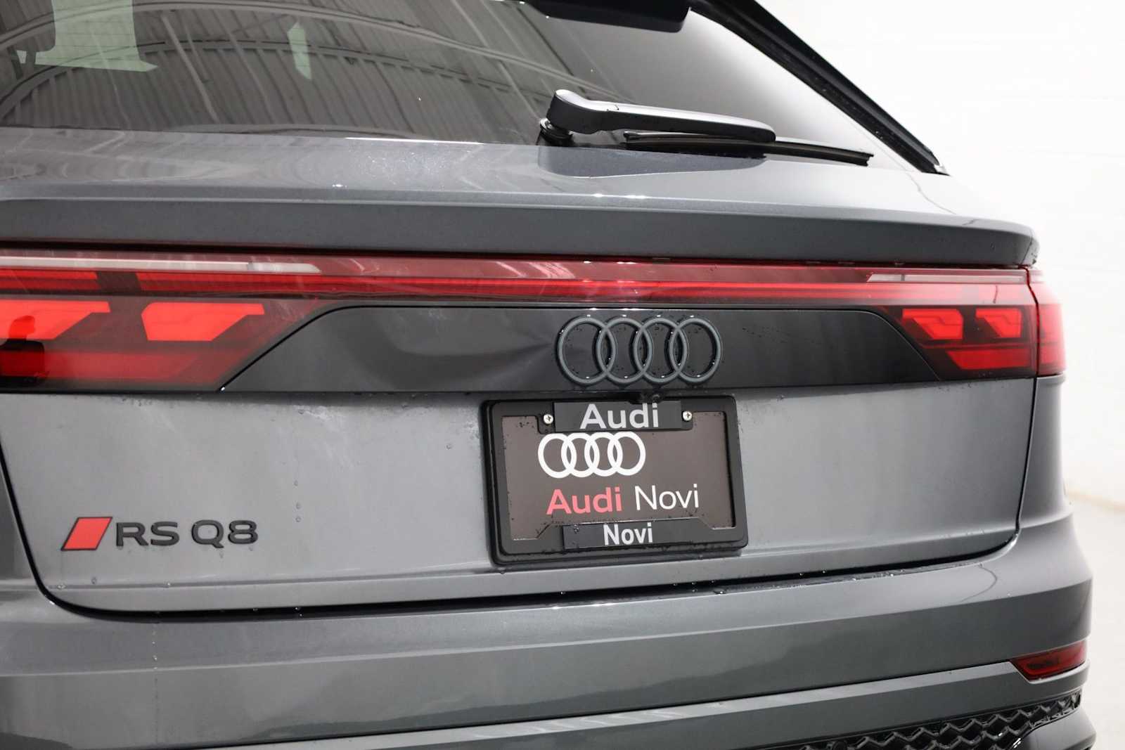 Thumbnail: 2026 Audi RS Q8 - 8