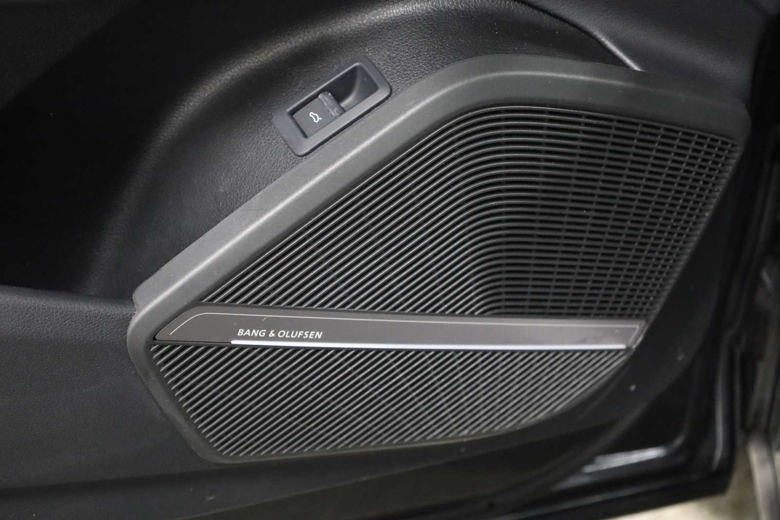 Thumbnail: 2023 Audi SQ5 - 17