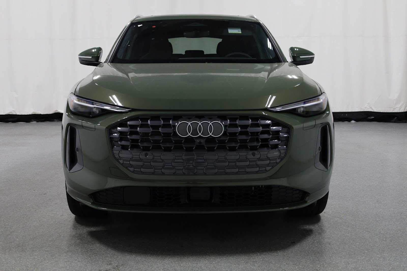 Thumbnail: 2025 Audi Q5 - 14