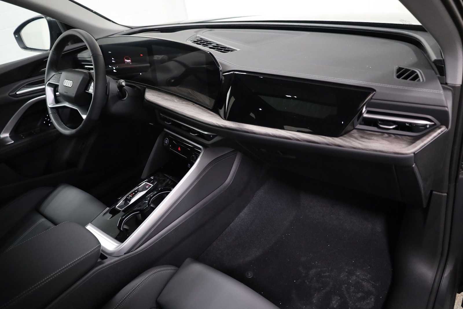 Thumbnail: 2025 Audi Q5 - 6