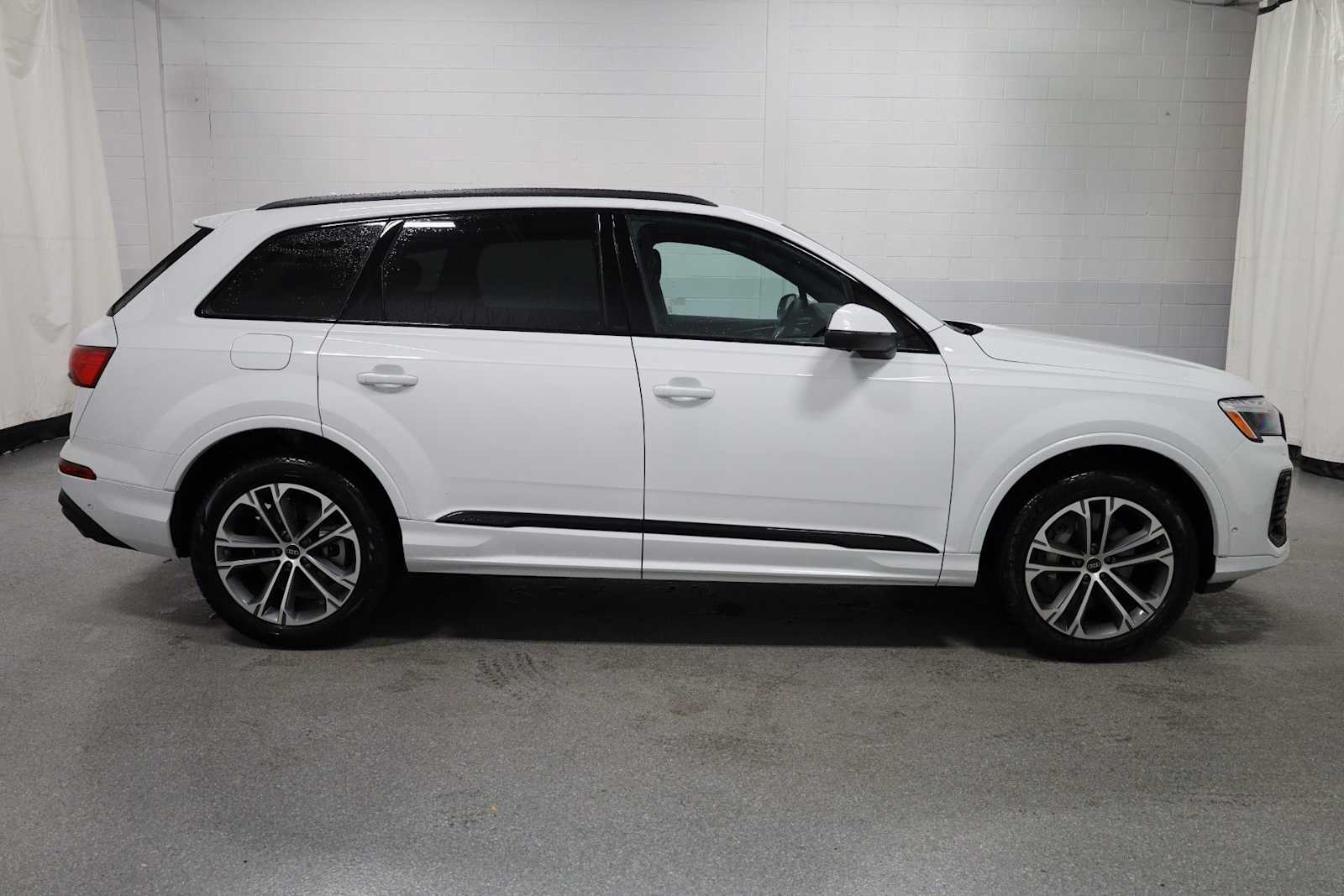 Thumbnail: 2026 Audi Q7 - 10