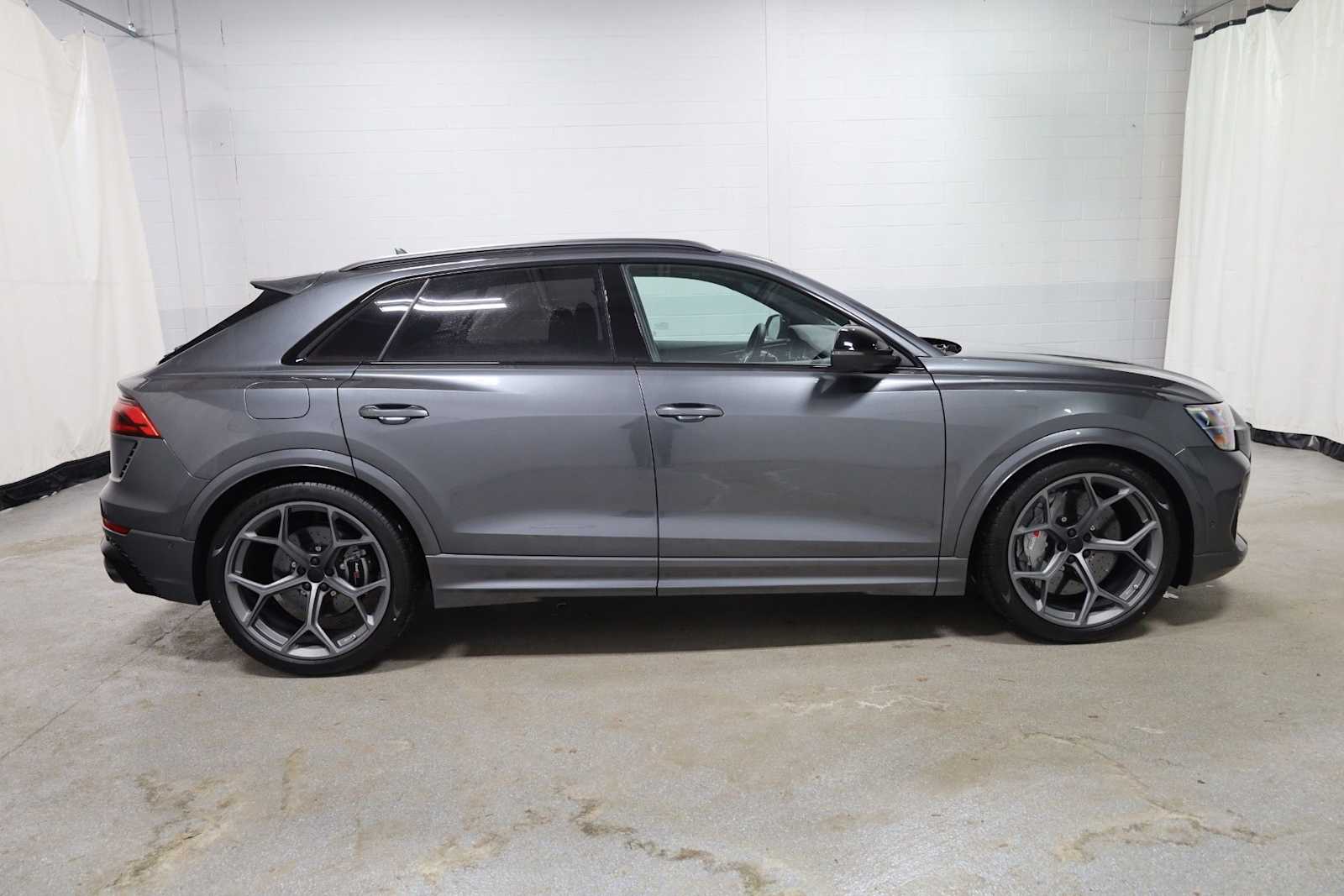 Thumbnail: 2026 Audi RS Q8 - 10