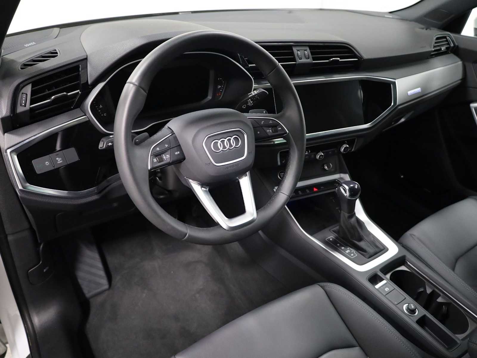 Thumbnail: 2025 Audi Q3 - 4