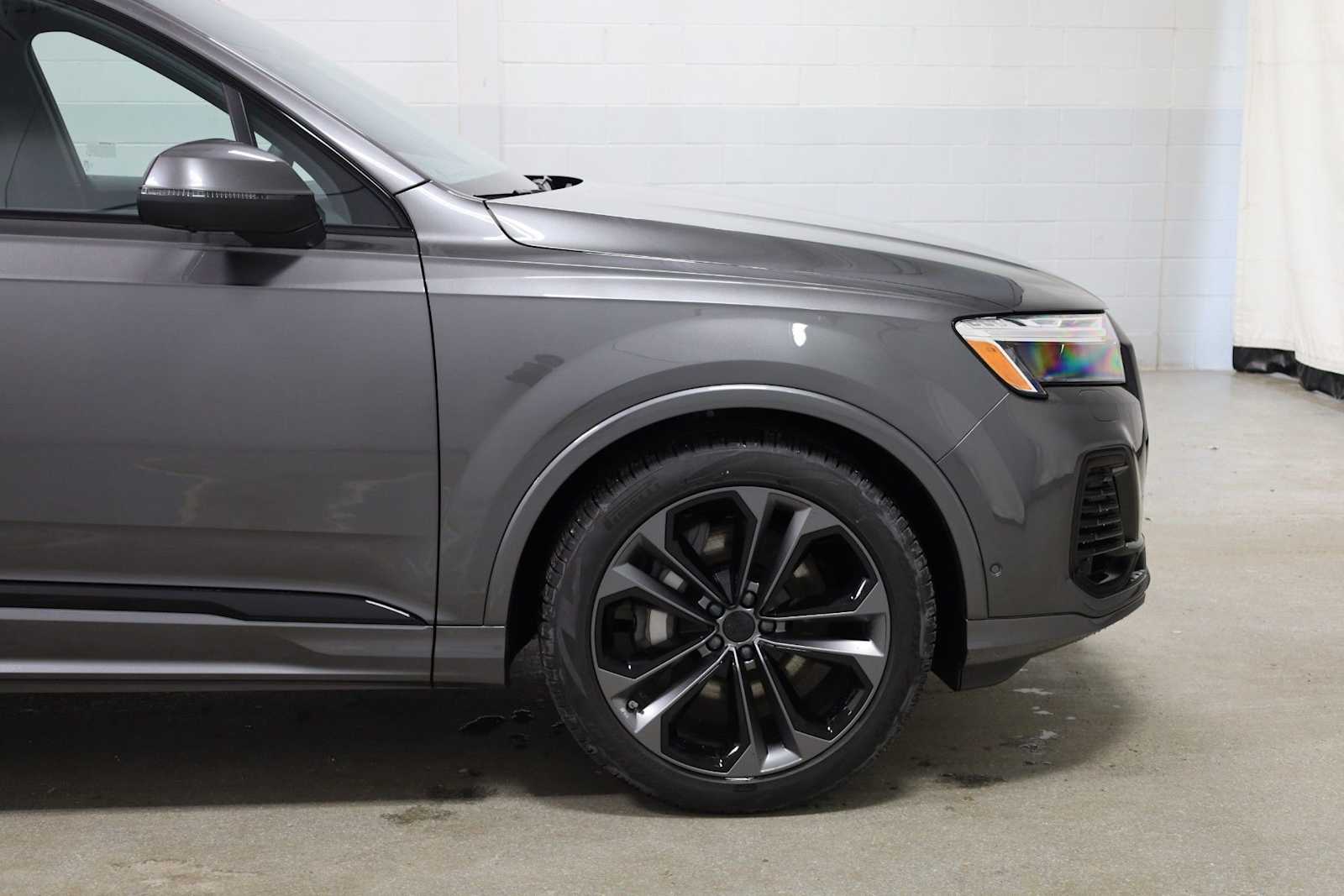 Thumbnail: 2026 Audi Q7 - 11