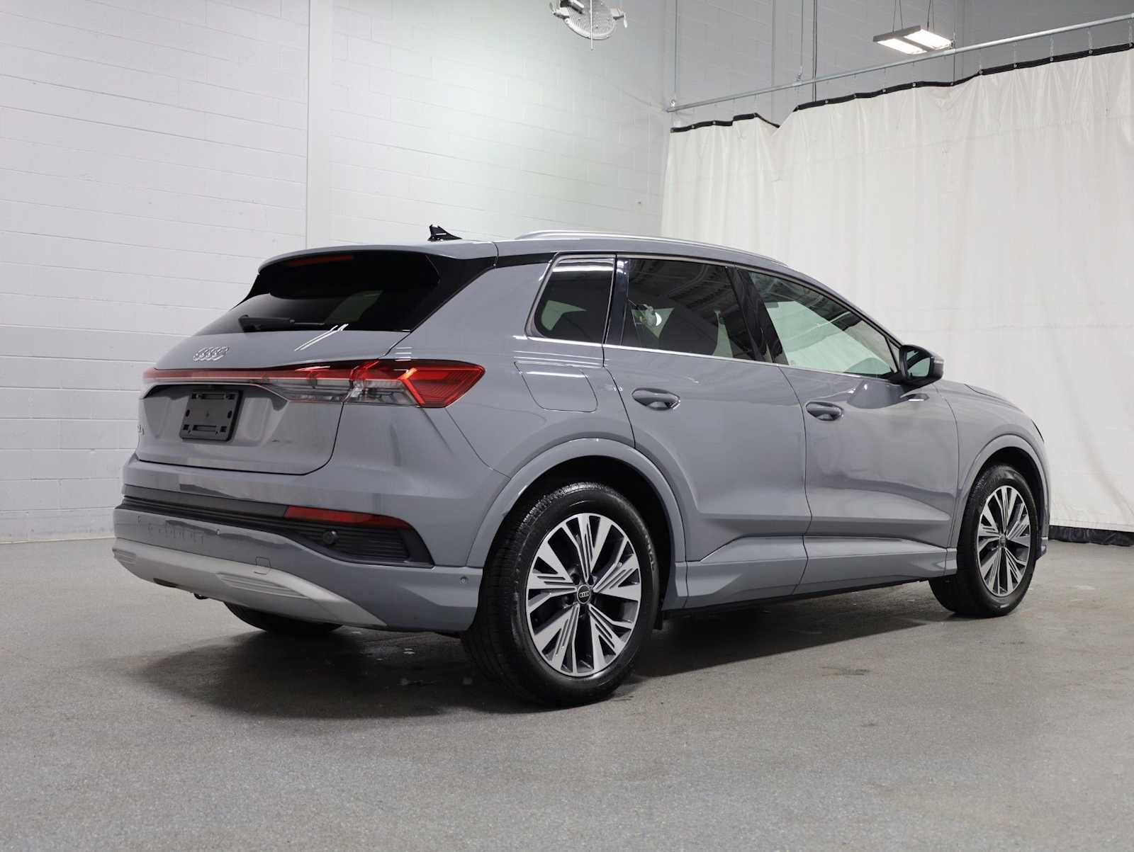 Thumbnail: 2023 Audi Q4 e-tron - 9