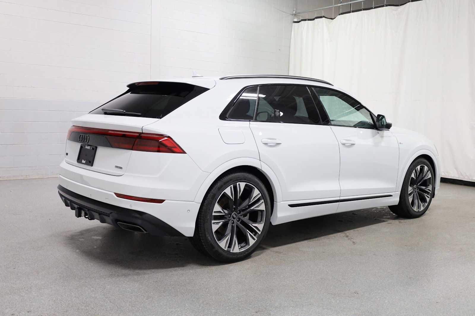 Thumbnail: 2026 Audi Q8 - 9