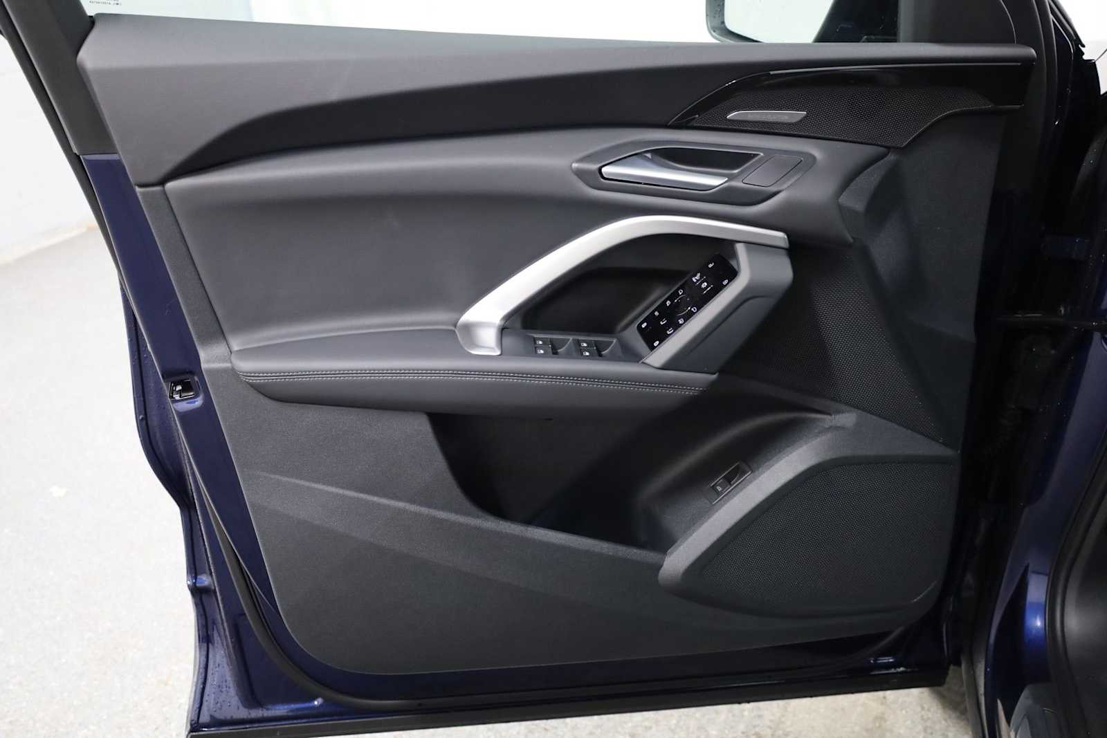 Thumbnail: 2025 Audi Q5 - 16