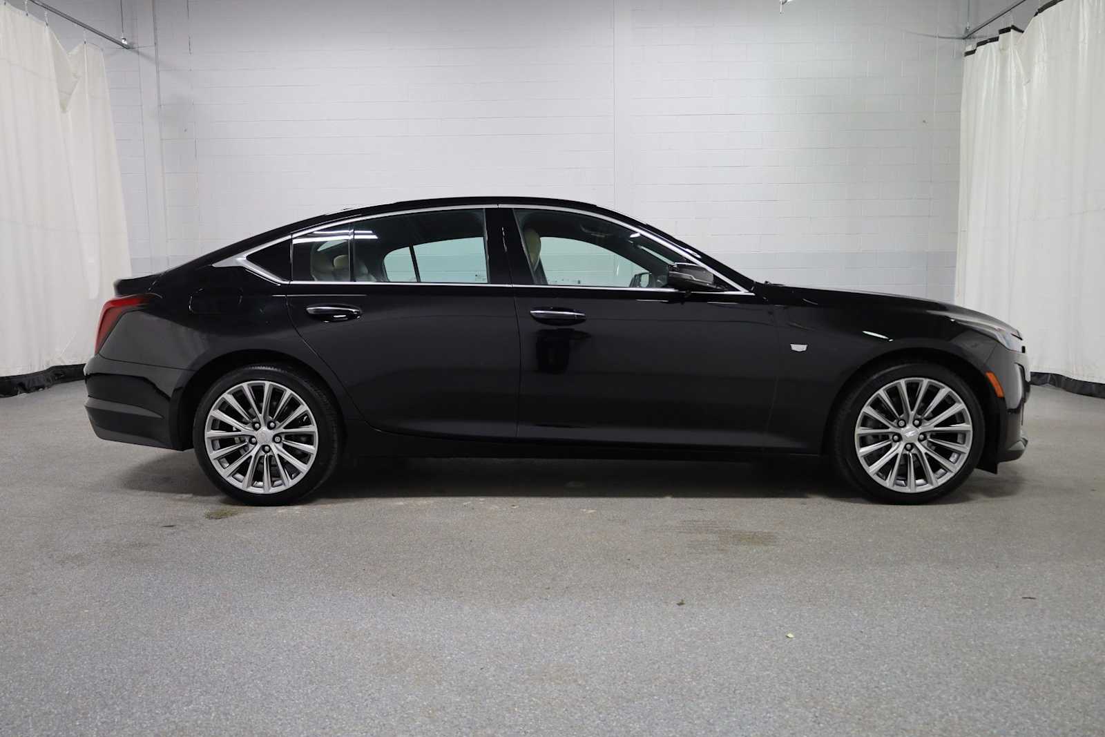Thumbnail: 2023 Cadillac CT5 - 10