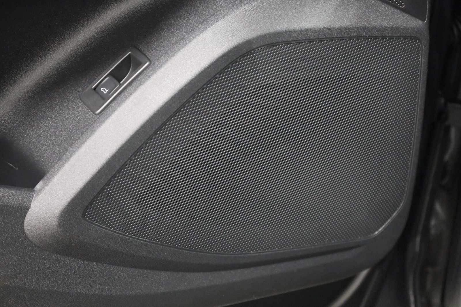 Thumbnail: 2025 Audi Q5 - 17