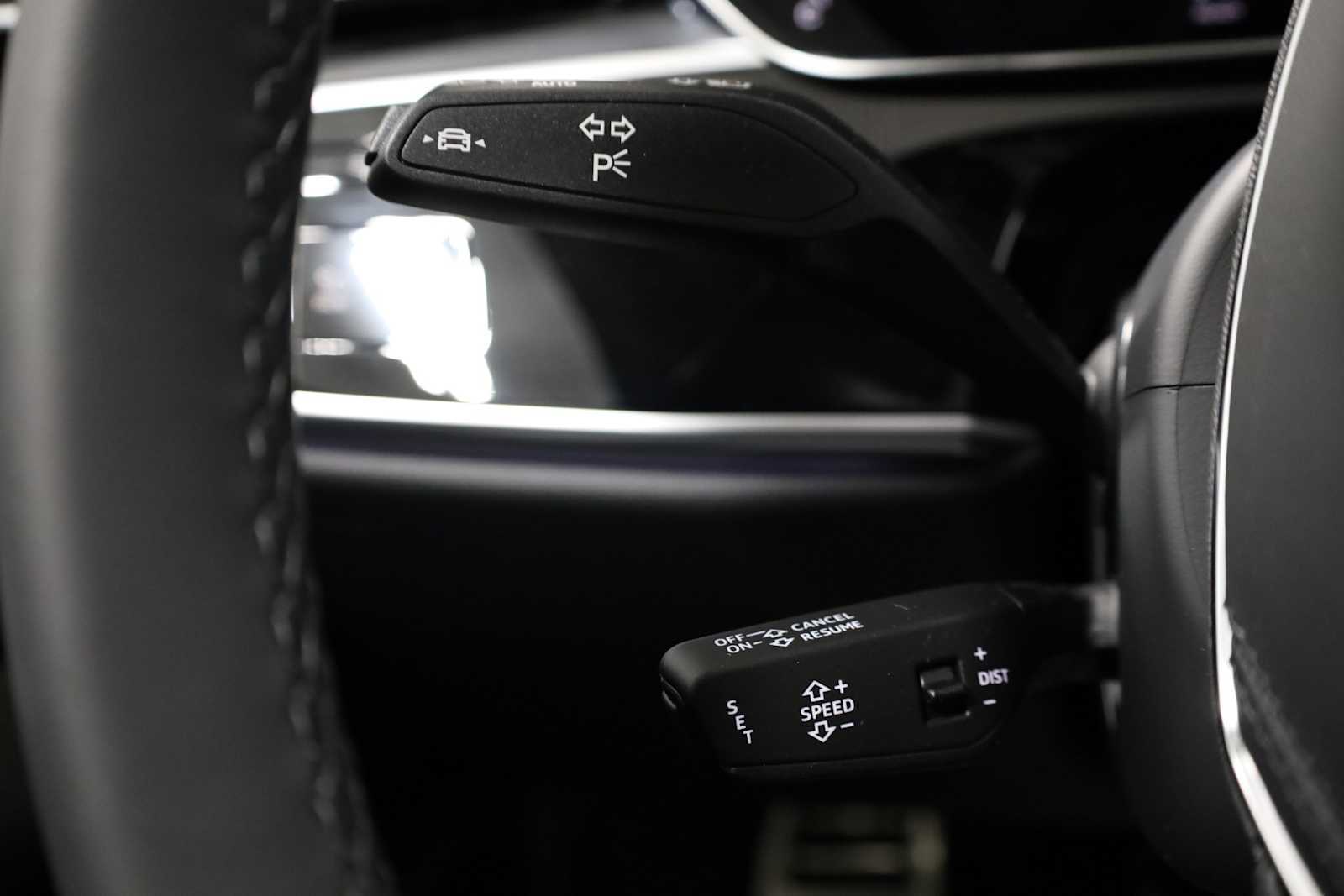 Thumbnail: 2025 Audi S8 - 30