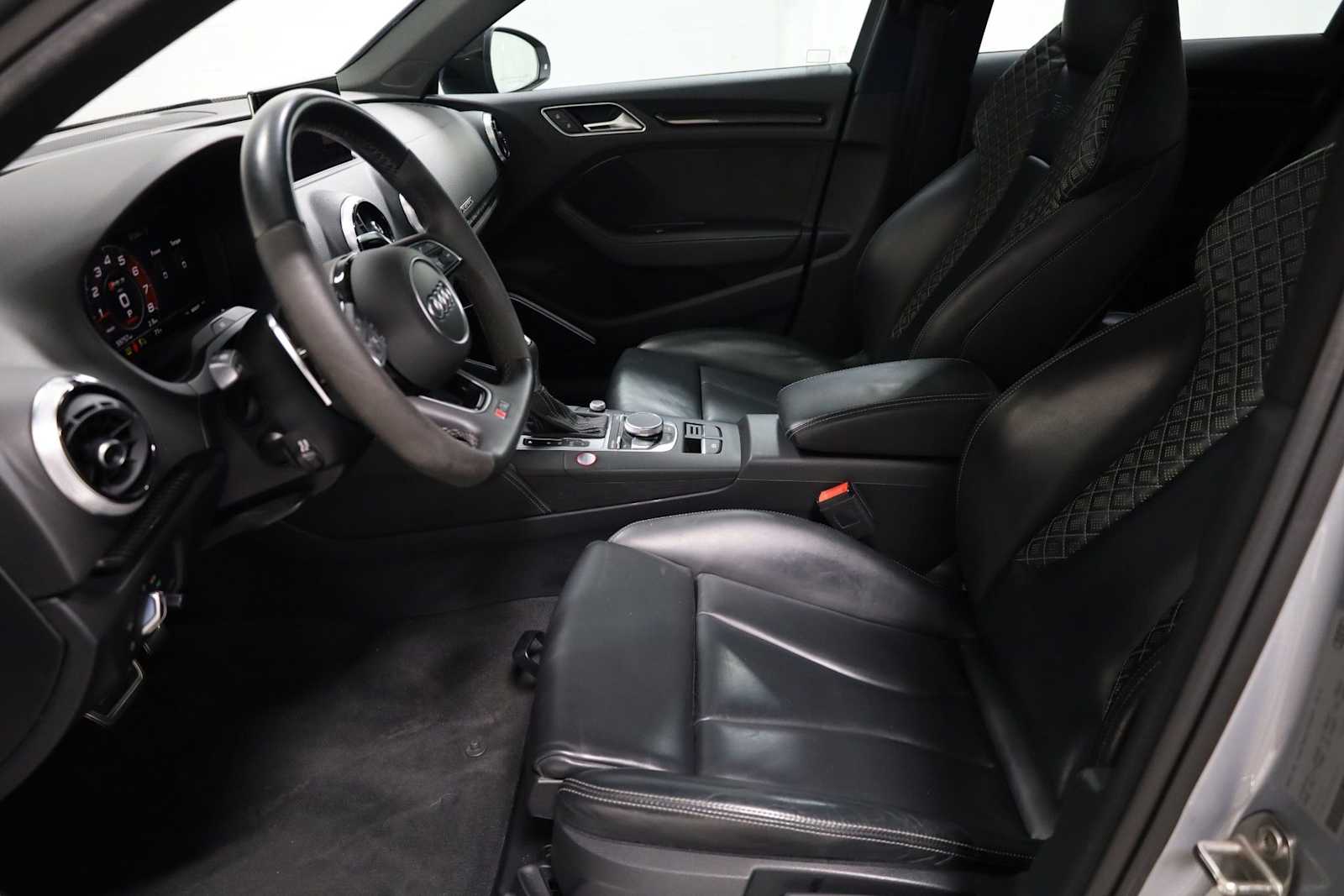 Thumbnail: 2018 Audi RS 3 - 6