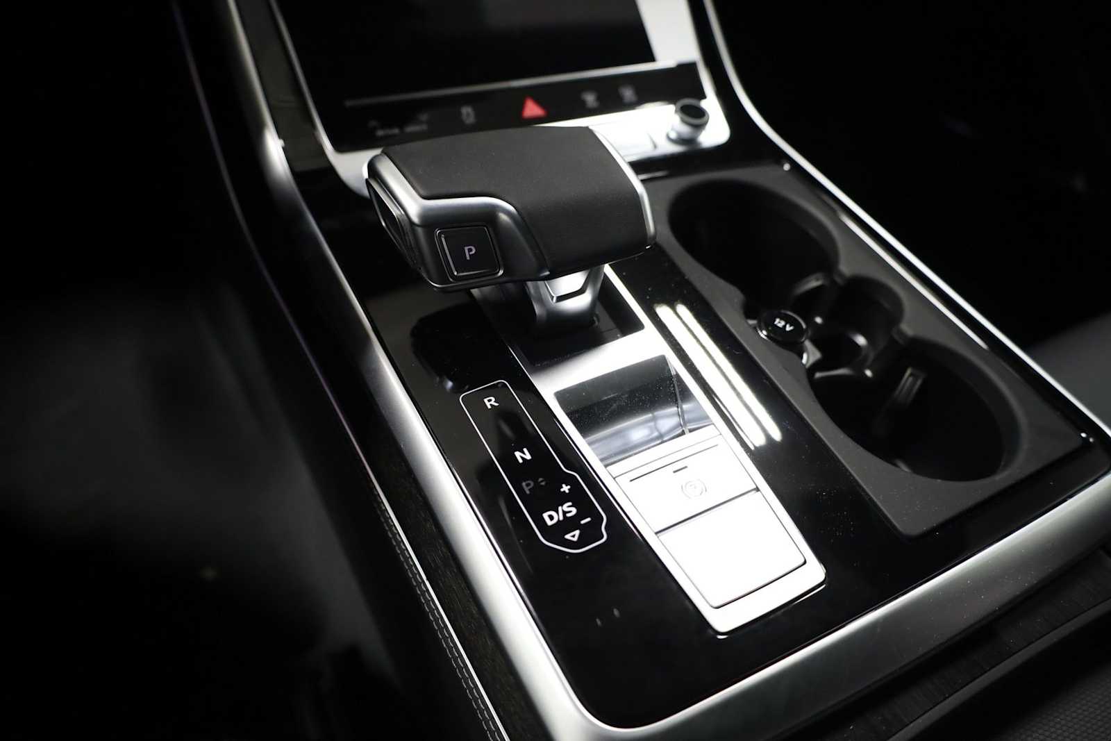 Thumbnail: 2026 Audi Q8 - 27