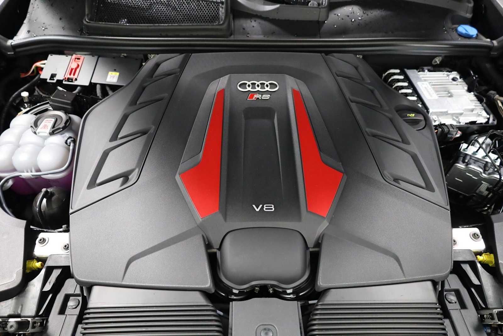 Thumbnail: 2026 Audi RS Q8 - 39