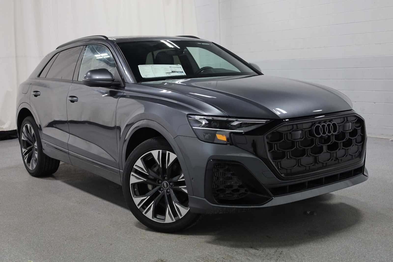 Thumbnail: 2025 Audi Q8 - 10
