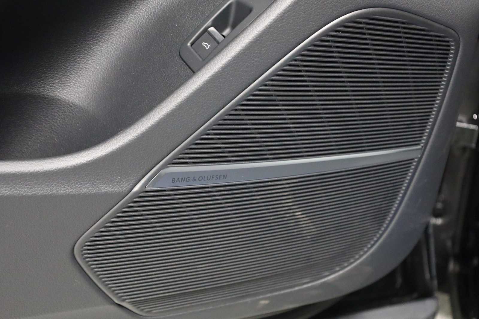 Thumbnail: 2026 Audi Q8 - 17