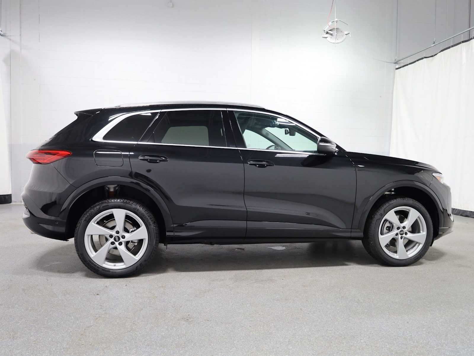 Thumbnail: 2026 Audi Q5 - 10