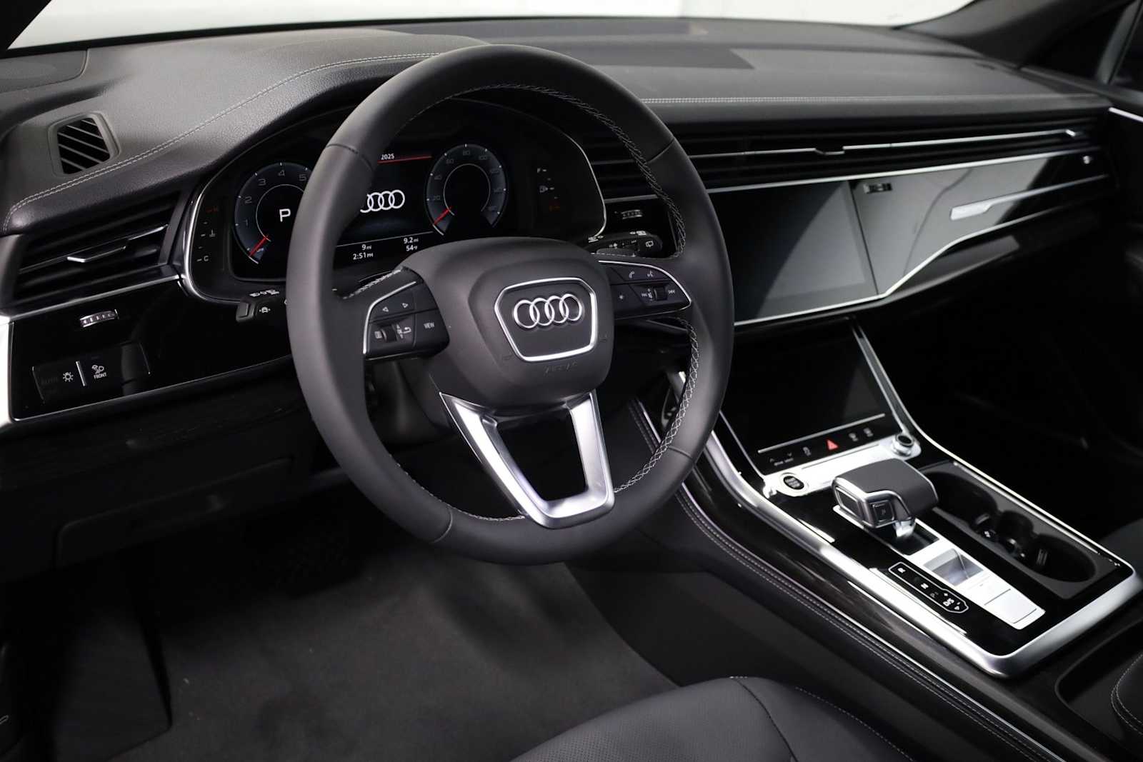 Thumbnail: 2026 Audi Q8 - 4